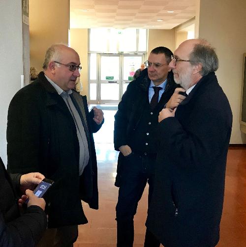 Il vicegovernatore del Friuli Venezia Giulia, Riccardo Riccardi, assieme al commissario dell'Ass 3, Giuseppe Tonutti, e al direttore del distretto sanitario di Codroipo, Paolo Fortuna.