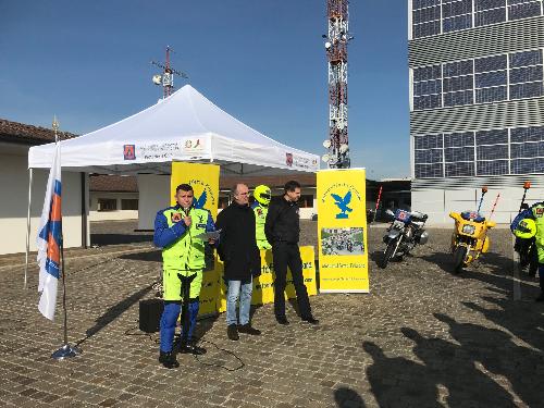 Il vicegovernatore con delega alla Protezione Civile del Fvg, Riccardo Riccardi, con Daniele De Corte, presidente della Motostaffetta Friulana e il direttore della Protezione Civile regionale Amedeo Aristei.