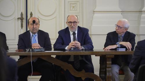 Al centro l'assessore regionale Riccardo Riccardi; alla sua destra il prefetto Pietro Signoriello