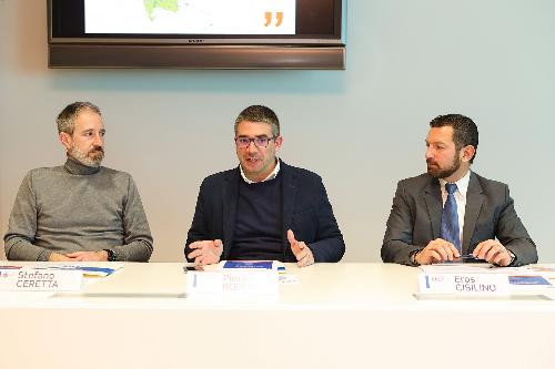 L'assessore regionale alle Autonomie locali Pierpaolo Roberti alla presentazione del nuovo modello gestionale dello Sportello regionale per la lingua friulana assieme al presidente di ARLeF Eros Cisilino e il vicesindaco di Gorizia Stefano Ceretta.