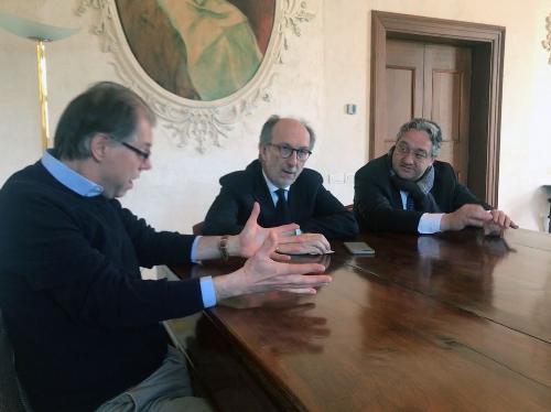 Il vicegovernatore della Regione Riccardo Riccardi con il sindaco di Spilimbergo Enrico Sarcinelli e l'assessore alla Salute Stefano Zavagno 