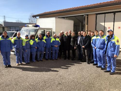 Riccardi con la sezione comunale di Spilimbergo della Protezione civile e gli assessori comunali Michele Zuliani, Anna Bidoli e Armando Spagnolo