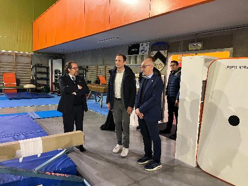 il governatore Fedriga visita la sede dell'Asu assieme al presidente e  al direttore dell'Associazione