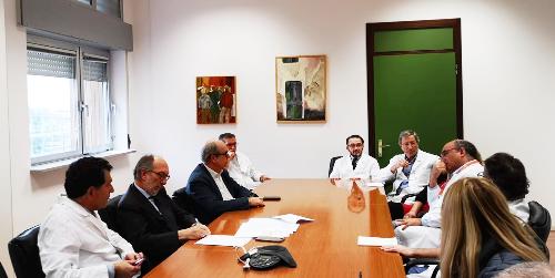 Il vicegovernatore del Friuli Venezia Giulia con delega alla Salute, Riccardo Riccardi, durante il vertice con il direttore dell'AAS n. 5 e primari dell'ospedale di Pordenone