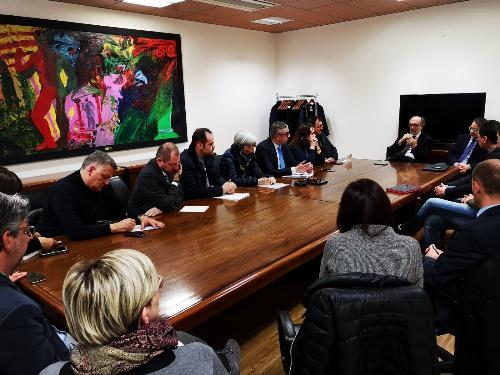 Il vicegovernatore del Friuli Venezia Giulia con delega alla Salute, Riccardo Riccardi, durante l'incontro con i primi cittadini della Comunità collinare.