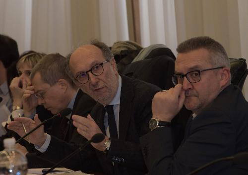 Il vicegovernatore Riccardi mentre interviene in Commissione III