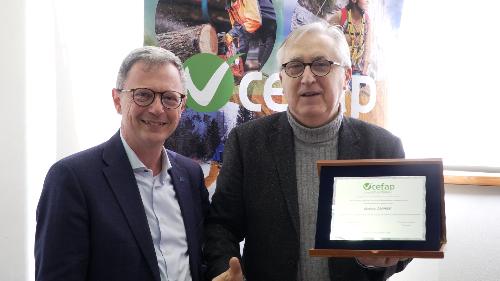 L'assessore regionale a Risorse agroalimentari, forestali e ittiche Stefano Zannier con il presidente del Cefap Sergio Vello all'inaugurazione della nuova sede del Cefap a Paluzza