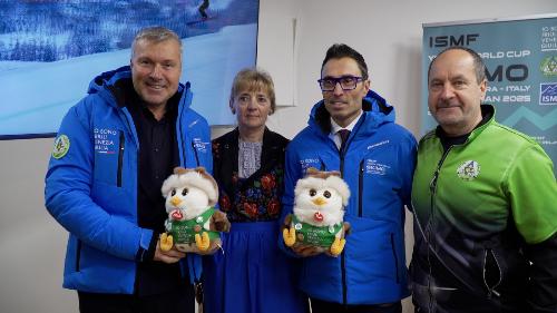 L'asssessore Bini (a sinistra) alla presentazione della Coppa del mondo giovani scialpinismo Ywc