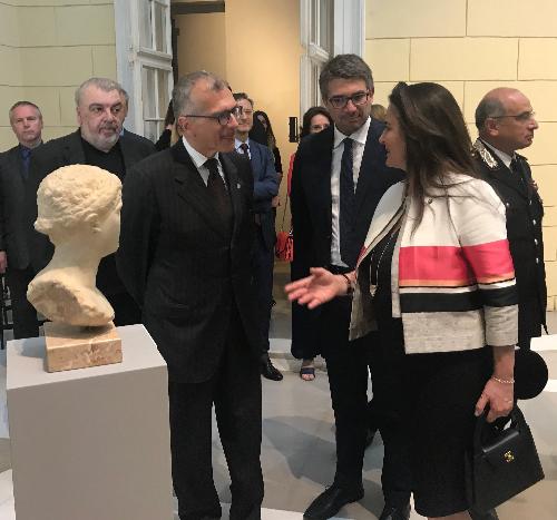 L'assessore regionale alle Autonomie locali e corregionali all'estero, Pierpaolo Roberti, e il presidente del Consiglio regionale, Piero Mauro Zanin, all'inaugurazione a Lubiana della mostra "Roma aeterna".