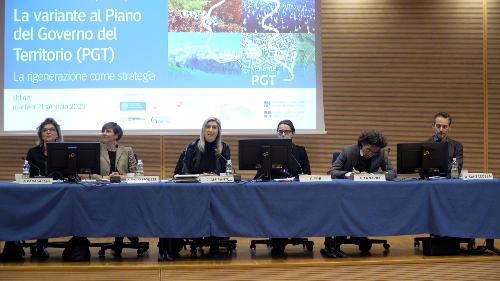 Un momento del convegno svoltosi oggi a Udine alla presenza del'assessore regionale alle Infrastrutture Cristina Amirante