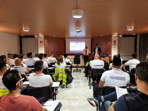 L'assessore alla Sicurezza, Pierpaolo Roberti, e l'ex comandante della Polizia Locale di Trieste, Sergio Abbate, alla Scuola di formazione regionale della Polizia locale.