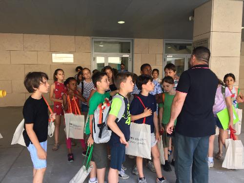 La visita nel Palazzo della Regione a Udine degli alunni delle scuole primarie "IV Novembre" e "Dante di Udine aderenti al Programma operativo nazionale (Pon) La scuola salvata dai bambini - modulo "Il piccolo giornalista" 