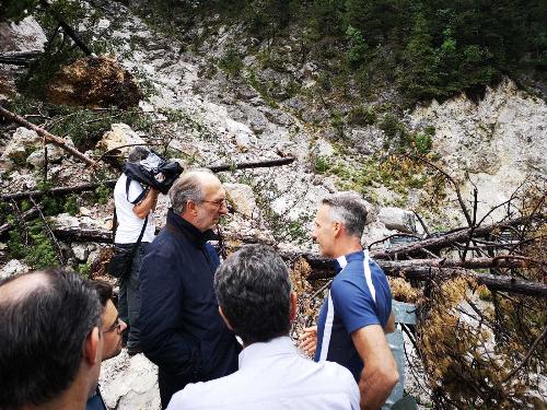 Il vicegovernatore Riccardi nel corso del sopralluogo in Val Dogna