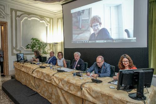 L'intervento in videoconferenza dell'assessore regionale alla Cultura Tiziana Gibelli durante la conferenza stampa di presentazione della 20. edizione di pordenonelegge (foto Cozzarin)