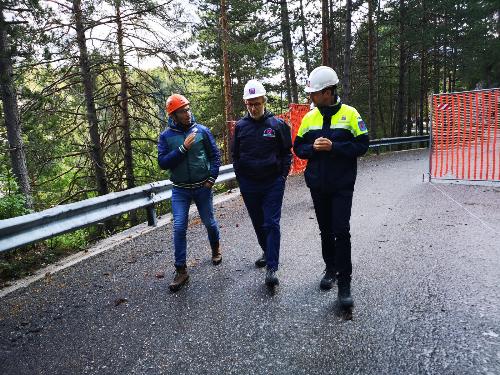 Riccardi assieme al vicepresidente del Consiglio regionale Stefano Mazzolini e al direttore della Protezione civile Amedeo Aristei in Val Dogna