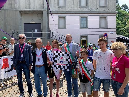 Zilli alla partenza della nona tappa del Giro Rosa Iccrea a Gemona con il sindaco Roberto Revelant e il patron del Giro Giuseppe Rivolta