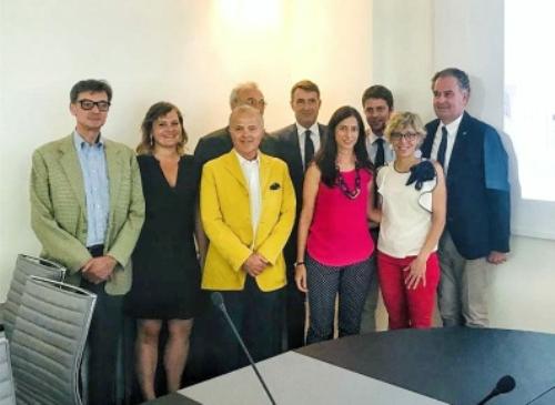 L'assessore regionale a Finanze e patrimonio, Barbara Zilli, nella sede della Camera di Commercio di Udine, per la firma del protocollo d'intesa tra il Consiglio Notarile di Udine, il Collegio Provinciale dei Geometri e geometri laureati di Udine, l'Ordine degli Ingegneri di Udine in rappresentanza istituzionale delle rispettive categorie professionali e gli organismi rappresentativi degli Agenti Immobiliari (Collegio Provinciale Fiaip e Fimaa) e dell'associazione Consumatori Attivi - Udine, 22 luglio 2019. 