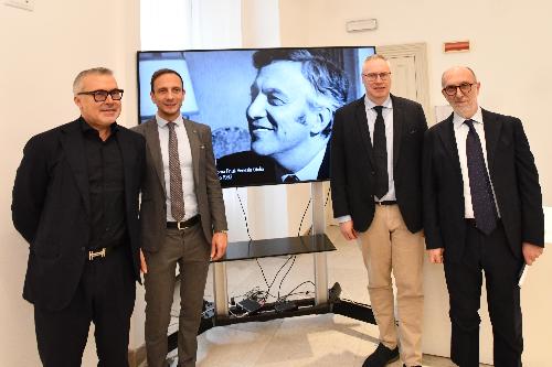 Una fase della cerimonia di intitolazione della sala delle colonne della Regione a Adriano BIasutti