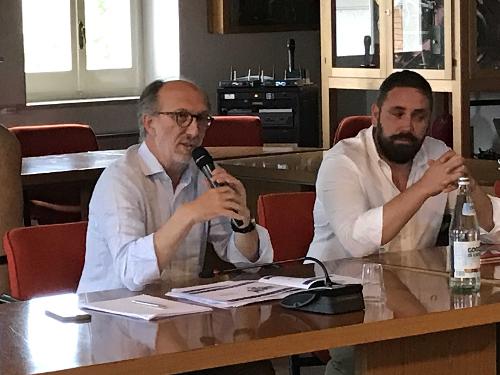 Il vicegovernatore con delega alla Salute del Fvg, Riccardo Riccardi, con Emanuele Zorino sindaco di Aquileia, all’incontro pubblico dedicato alla riforma del sistema sanitario.