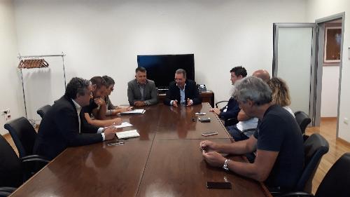 L'assessore regionale alle Infrastrutture e territorio Graziano Pizzimenti durante l'incontro con i sindaci di Spilimbergo, San Giorgio della Richinvelda, S. Martino al Tagliamento, Valvasone e Casarsa