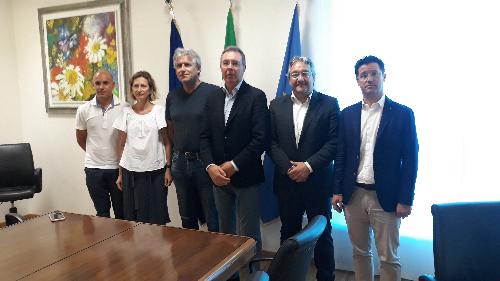 L'assessore regionale alle Infrastrutture e territorio Graziano Pizzimenti  con i sindaci