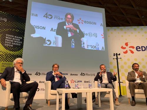 L'assessore regionale al Turismo, Sergio Emidio Bini, durante la tavola rotonda "La città. Progetti, turismo, valorizzazione" al meeting di Rimini.