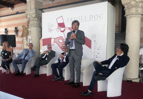 L'intrvento dell'assessore regionale alle Attività produttive Sergio Emidio Bini alla conferenza stampa di presentazione della 25. edizione di Friuli doc