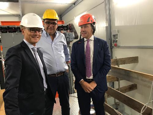 L'assessore regionale alle Attività produttive, Sergio Emidio Bini, in visita al costruendo impianto di inertizzazione dell'amianto dell'azienda Friulana Costruzioni.