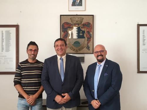 L'assessore ai Sistemi informativi del Friuli Venezia Giulia, Sebastiano Callari, assieme al vicepresidente del Consiglio regionale, Stefano Mazzolini, e al sindaco di Ovaro (Udine), Mario Cattarinussi.