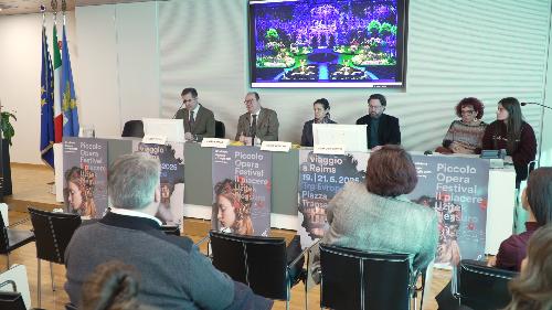 Il vice governatore con delega alla Cultura Mario Anzil alla presnetazione dell'opera Il viaggio a Reims