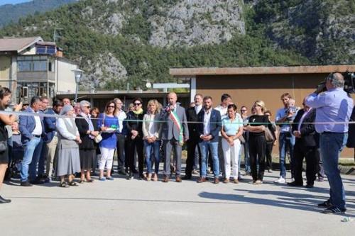 L’assessore alla Finanze, Barbara Zilli, alla cerimonia di inaugurazione della struttura prefabbricata della Scuola primaria di  Villa Santina. 
