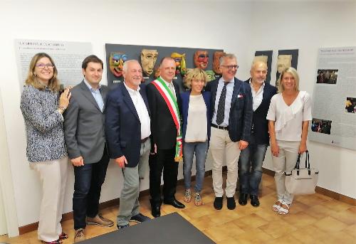 L'interno della nuova sede dei Tomâts con l'assessore regionale Barbara Zilli e il presidente del Consiglio del Fvg Piero Mauro Zanin.
