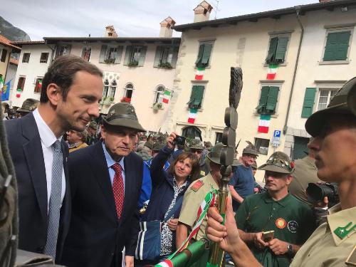 Il governatore del Friuli Venezia Giulia, Massimiliano Fedriga, al 2. raduno del Battaglione Alpini Tolmezzo in piazza a Venzone.

