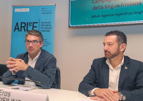 L'assessore regionale Pierpaolo Roberti alla presentazione della campagna per la lingua friulana con il presidente della Arlef Eros Cisilino