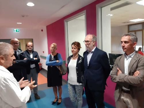 Il vicegovernatore Riccardo Riccardi nel corso della visita all'Ospedale di Sacile