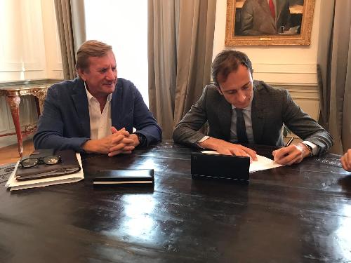 Il Governatore Massimiliano Fedriga firma l'atto costitutivo di EYOF FVG 2019 