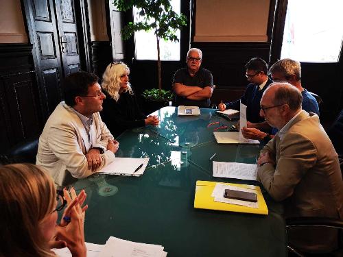 Il vicegovernatore con delega alla Salute, Riccardo Riccardi, durante l'incontro con i rappresentanti dell'Associazione Italiana Celiachia Friuli Venezia Giulia (Aic Fvg) a Trieste