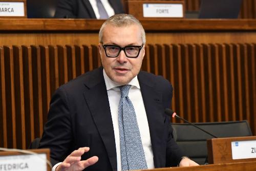 L’assessore alle Attività produttive Sergio Emidio Bini oggi in Consiglio regionale.