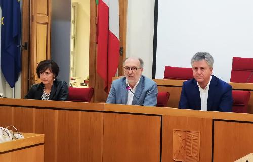 Il vicegovernatore della Regione Riccardo Riccardi durante l'incontro con i rappresentanti dell'ambito Agro aquileiese. Alla sua destra nella foto, il sindaco di Cervignano Gianluigi Savino