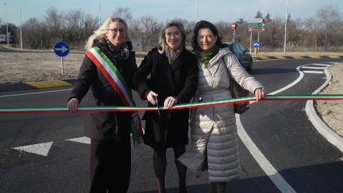 L'assessore Amirante al taglio del nastro