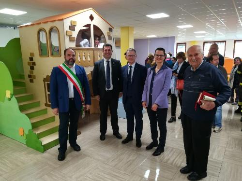 L'assessore regionale ala Montagna Stefano Zannier all'inaugurazione dei lavori di ristrutturazione eseguiti sulla scuola dell'infanzia L'Albero delle meraviglie a Pontebba.