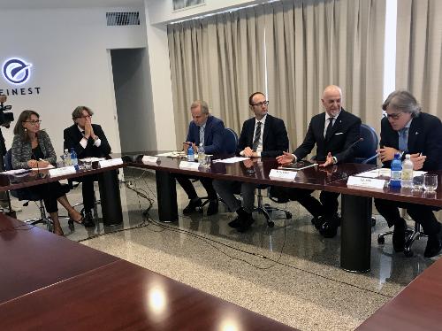 L'incontro nella sede di Finest a Pordenone per la firma dell'accordo tra la Regione Friuli Venezia Giulia e Veneto