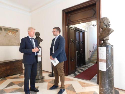 L'assessore regionale Pierpaolo Roberti in visita a Palazzo Mantica, sede della Società filologica friulana assieme al presidente Federico Vicario