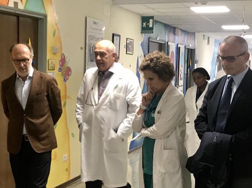 Il vicegovernatore Riccardo Riccardi in visita al punto nascita di San Vito al Tagliamento insieme al primario del reparto di Ostetricia e ginecologia nonchè quello di pediatria e il commissario dell'Aas5