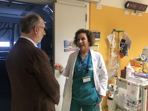 Il vicegovernatore della Regione Riccardo Riccardi nell'area antistante le sale parto, insieme al primario di ostetricia e ginecologia