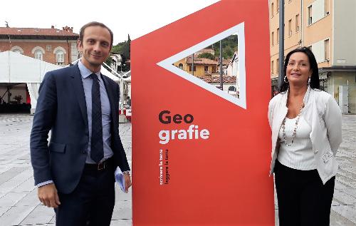 Il governatore del Friuli Venezia Giulia Massimiliano Fedriga con il sindaco di Monfalcone Anna Maria Cisint all'anteprima dell'inaugurazione del Festival "Geografie" in piazza della Repubblica