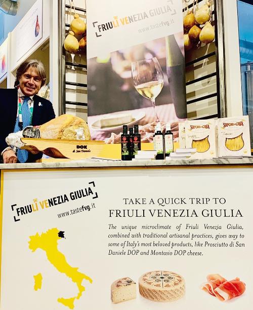 L'assessore regionale al Turismo Sergio Emidio Bini a Chicago durante la missione promozionale dell'enogastronomia e turismo del Friuli Venezia Giulia