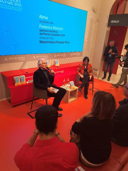 Un momento del dialogo tra Finnazzer Flory e Federica Manzon