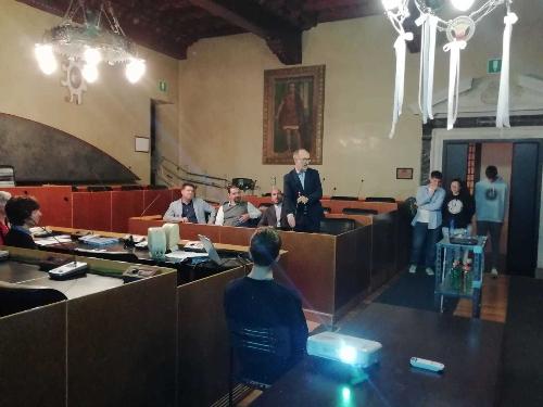 Il vicegovernatore del Friuli Venezia Giulia con delega alla Protezione civile, Riccardo Riccardi, al convegno 'Territorio e sismicità: studenti al lavoro per mitigare il rischio sismico', organizzato a Gemona del Friuli dall'amministrazione comunale in collaborazione con l'Isis Magrini Marchetti