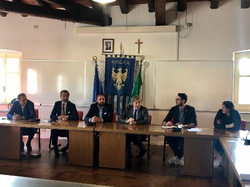 L'assessore regionale al Turismo del Friuli Venezia Giulia, Sergio Emidio Bini durante l'incontro con il sindaco e la Giunta comunale di Aquileia
